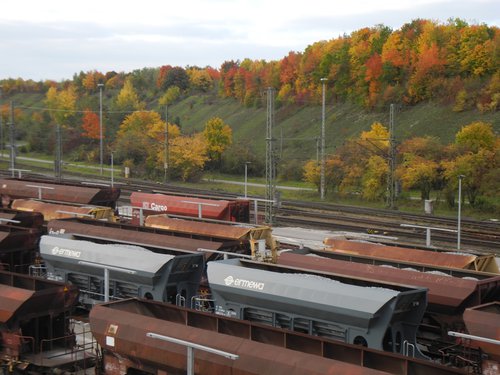 Rangierbahnhof Hügellandschaft.JPG